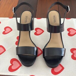 Michael Michael Kors size 9 1/2 Claudia mid leather sandal 🔥